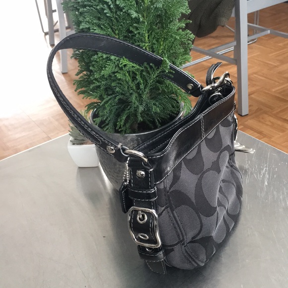 Coach/ Medium/ ZOE/ Black Signature /Jacquard/ Bag - Picture 2 of 6